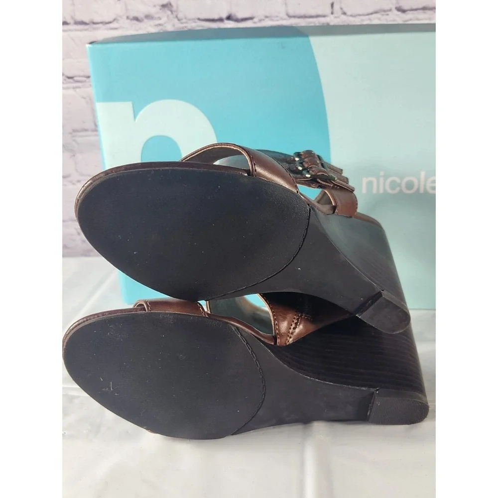 Nicole Womens Madison Brown Sandals Open Toe Wedge Buckles size 7 EXCELLENT Cond
